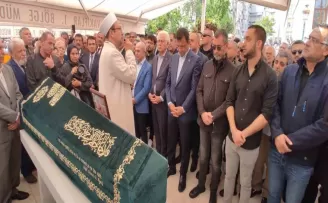 Usta sanatçı Nuri Sesigüzel son yolculuğuna uğurlandı
