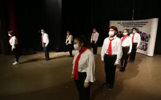 UYUM’lu öğrenciler duygulandırdı
