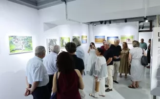“Uzaklarda Bir Yerlerde” sergisi Bursa Nilüfer’de açıldı