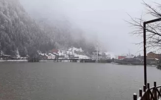Uzungöl’de Nisan ayında kar süprizi