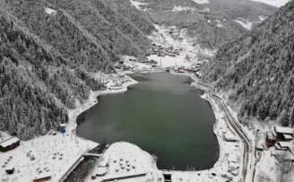 Uzungöl kısmen dondu
