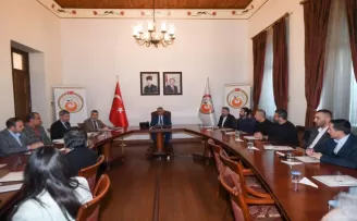 Vali Yazıcı: “Depremzedelerin bir gece daha bölgede kalmalarını istemiyoruz“
