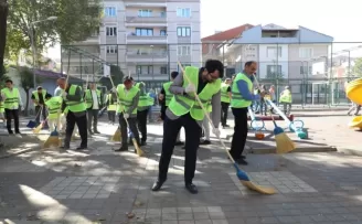 Vatandaş seferber, mahalle tertemiz oldu