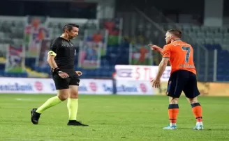 Visca’dan hakem Palabıyık’a: “Hocam bak!“

