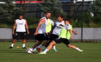 Yeni transfer Rosier, antrenmana geldi
