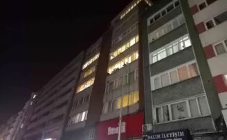 Yeni yılı tencere ve tava çalarak karşıladılar
