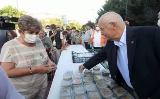 Yenimahalle’de 50 bin porsiyon aşure dağıtıldı
