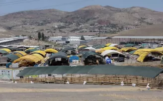 Yenimahalle’de kurban satış alanında çadırlar kurulmaya başlandı
