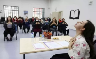 Yenimahalleli vatandaşlar yüz yogasında buluştu
