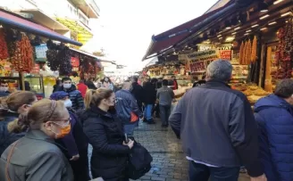 Yılbaşı alışverişinde pandemi kuralları hiçe sayıldı
