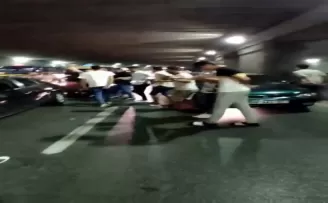 Yol kapatıp halay çektiler
