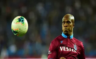 Nwakaeme sazı eline aldı!