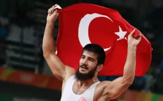 Avrupa Güreş Şampiyonası’nda erkekler 74 kiloda mücadele eden milli sporcu Soner Demirtaş, bronz madalya kazandı.