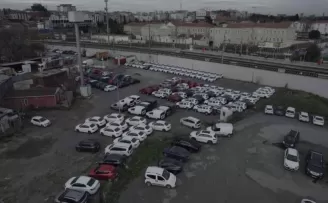 Zeytinburnu’nda bir otopark dolusu sıfır araç
