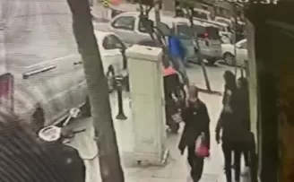 Zeytinburnu’nda husumetlisine kurşun yağdırdı
