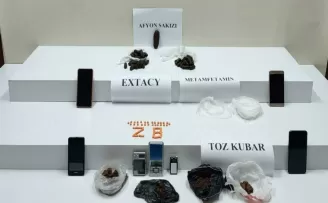 Zeytinburnu’nda zehir tacirleri yakalandı
