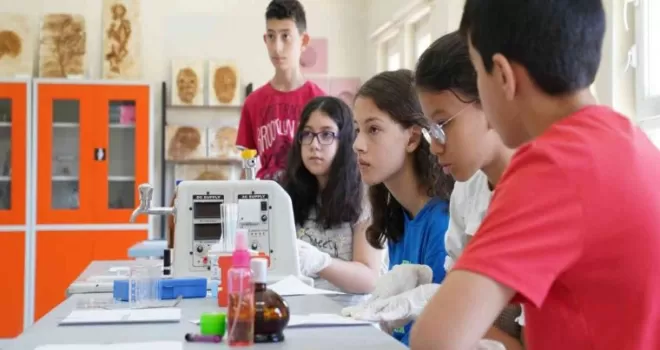 1 milyon öğrenci, yaz okullarında hem eğleniyor hem öğreniyor
