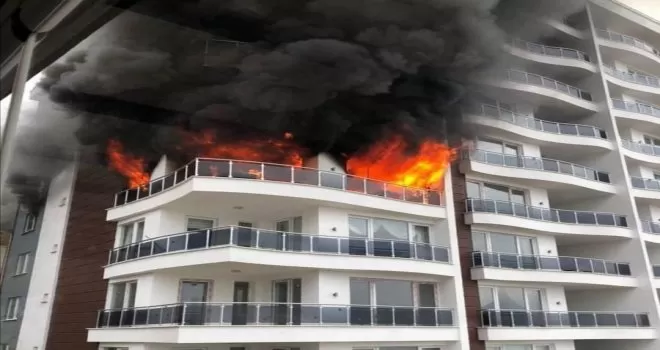 10 katlı apartmanda korkutan yangın

