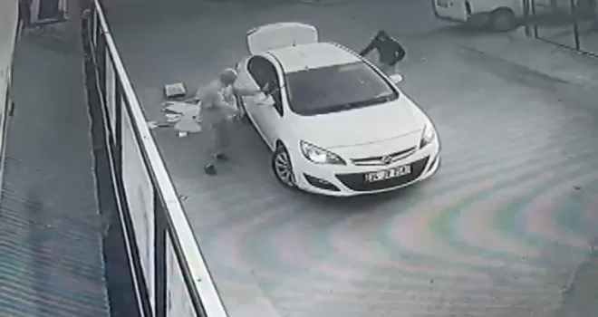 100 bin TL’lik soygun yaptılar, 80 yaşındaki adamdan sopayı yiyince kaçtılar

