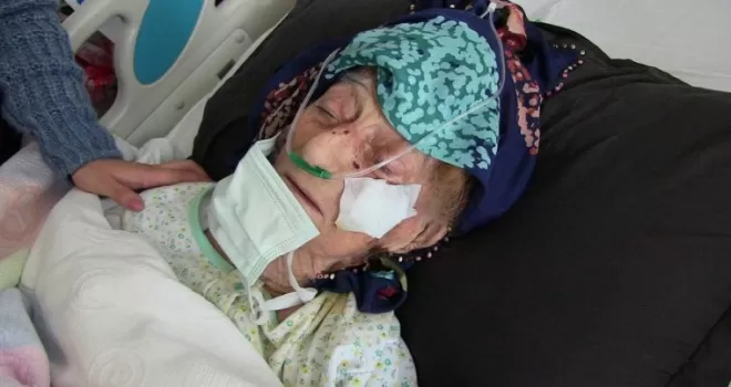 102 yaşına rağmen Korona virüsü yendi
