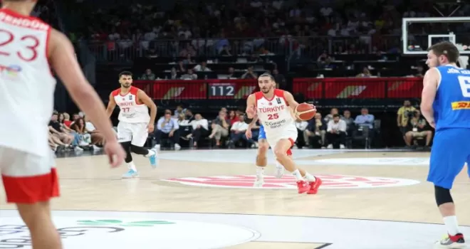 12 Dev Adam galibiyetle başladı
