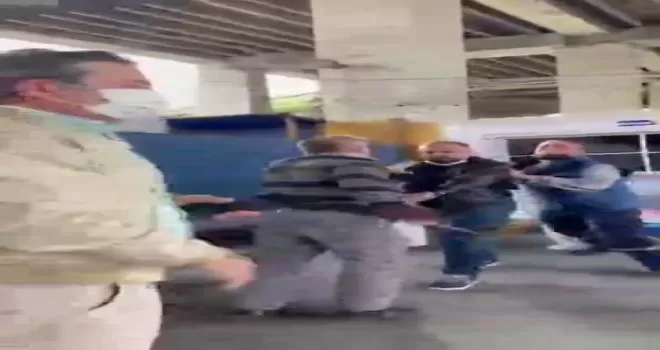 15 Temmuz Demokrasi Otogarı’nda müşteri ile kargocu kavgası kamerada
