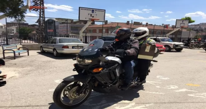 150 motosikletçiden bayramı evde geçiren çocuklara hediye
