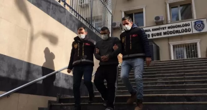 20 yaşındaki oto hırsızı kovalamaca sonunda yakalandı
