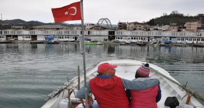 22 yıldır gece gündüz demeden eşiyle birlikte denizde "Vira Bismillah" diyor
