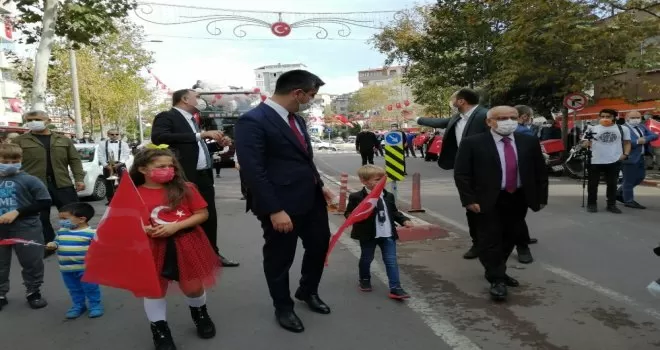 29 Ekim Cumhuriyet Bayramı Kartal sokaklarında coşkuyla kutlandı
