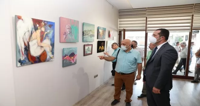 30 ressam, resimlerini yanan ormanlar için çizdi
