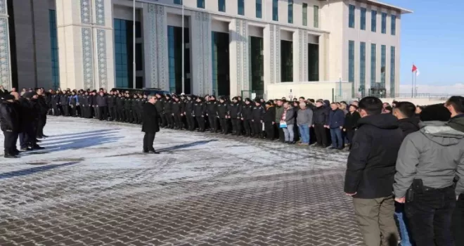 300 polis dualarla yardım için deprem bölgesine gönderildi

