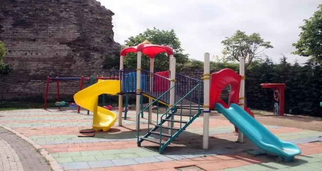 4 saatlik izin bitti, parklar boş kaldı
