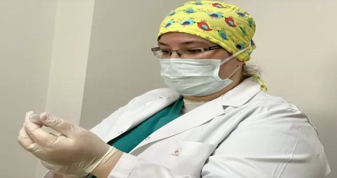 40 milyonuncu aşıyı yapan hemşire duygularını anlattı
