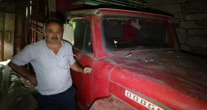 42 yıl önce garaja konulan kamyonet bir kere bile dışarı çıkartılmadı
