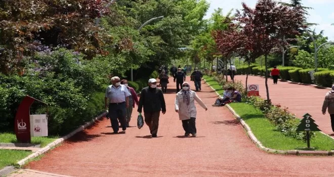65 yaş üstü vatandaşlar 4 saatliğine sokağa çıktı
