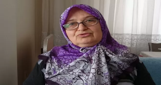 67 yaşındaki kadın engelli oğlu ile hayat mücadelesi hayran bırakıyor
