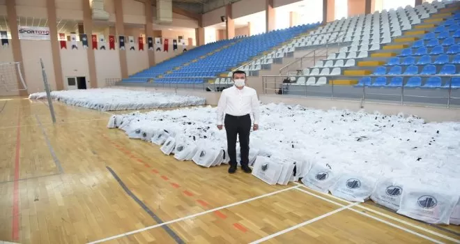 8 bin çocuğa okul hediyesi
