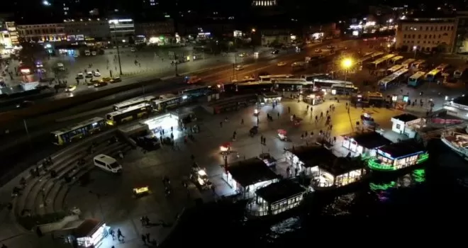80 saatlik sokak kısıtlaması öncesi tarihi Galata Köprüsü çevresinde yoğunluk

