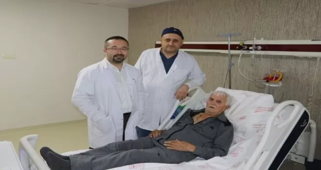 87 yaşındaki hasta ’Debranching’ yöntemi ile hayata tutundu
