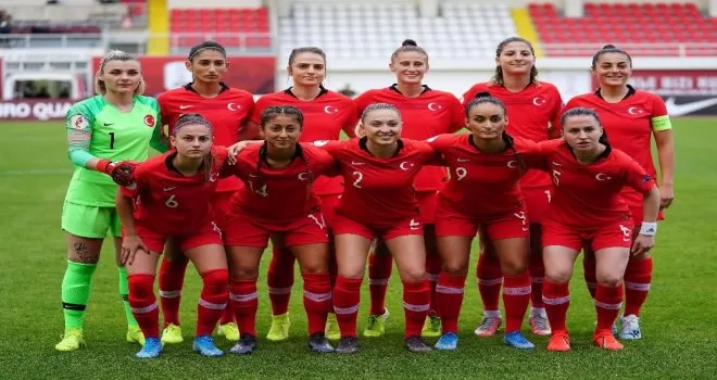 A Milli Kadın Futbol Takımı’nın hazırlık kampı aday kadrosu açıklandı
