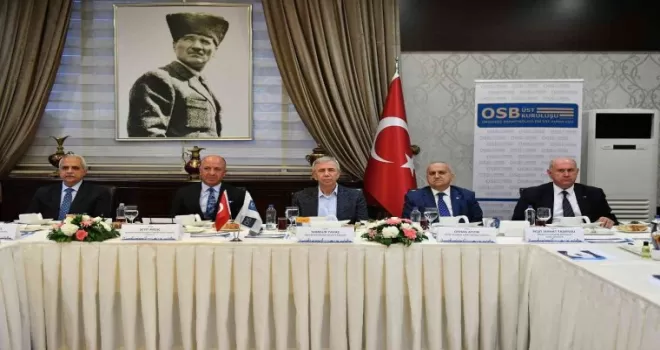 ABB Başkanı Mansur Yavaş iftarda sanayicilerle bir araya geldi
