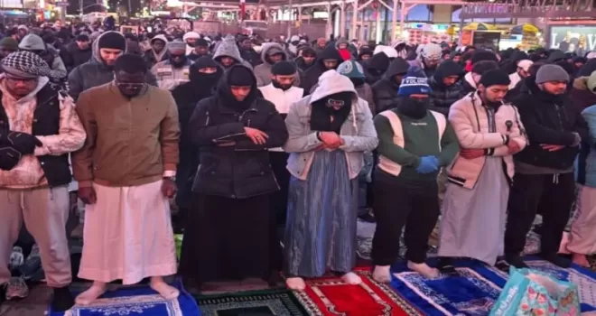 ABD Times Meydanı’nda teravih namazı