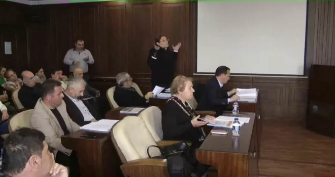 Adalar Belediye Meclisi’nde ‘imzası pahalıymış’ tartışması
