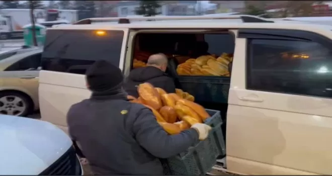 Adıyaman’da yoğun kara rağmen sıcak desteğe devam