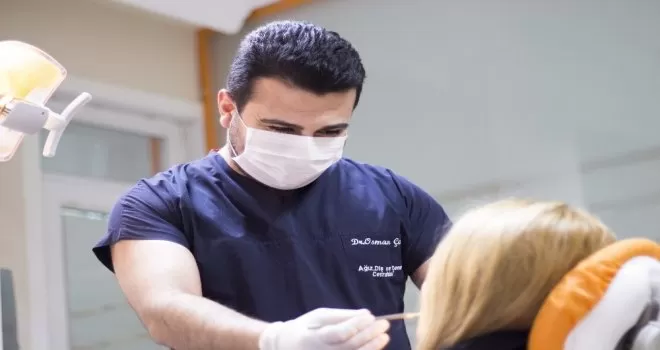 Ağız kokusuna karşı çinko içeren diş macunları önerildi
