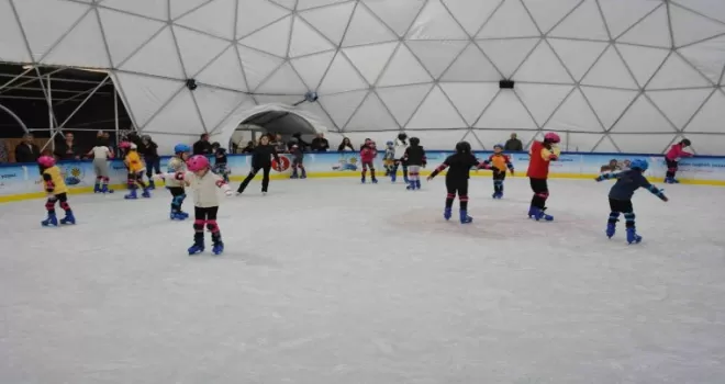 Ahmet Çalık Buz Pateni Pisti Ramazan Bayramı’nda binlerce ziyaretçi ağırladı
