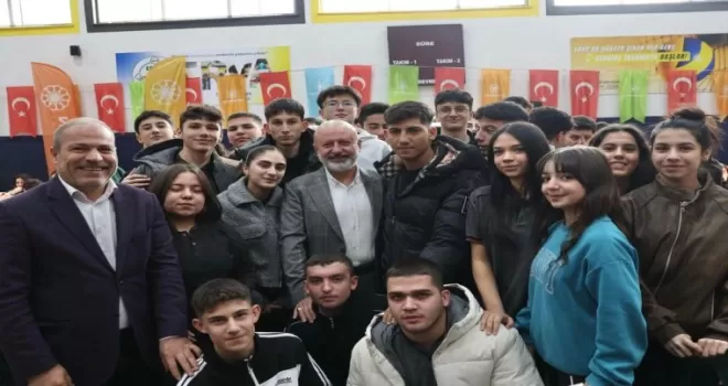 Ahmet Çolakbayrakdar’dan gençlerle coşkulu buluşma