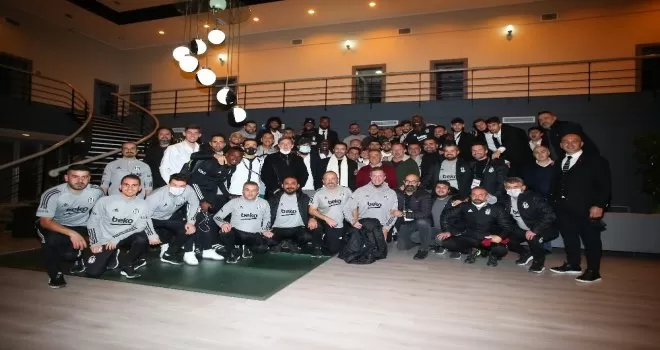 Ahmet Nur Çebi, takımı kutladı
