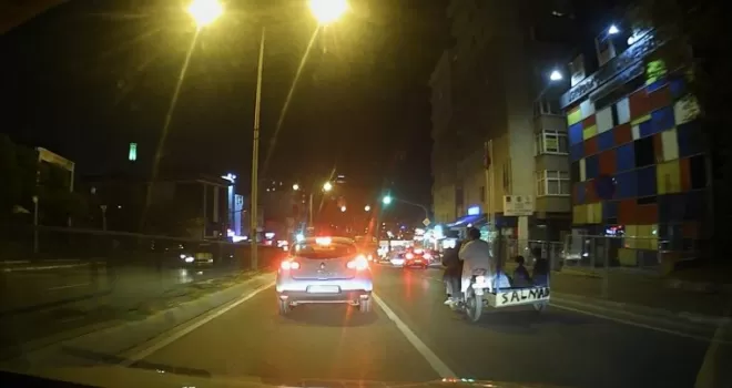 Aile boyu tehlikeli yolculuk kamerada
